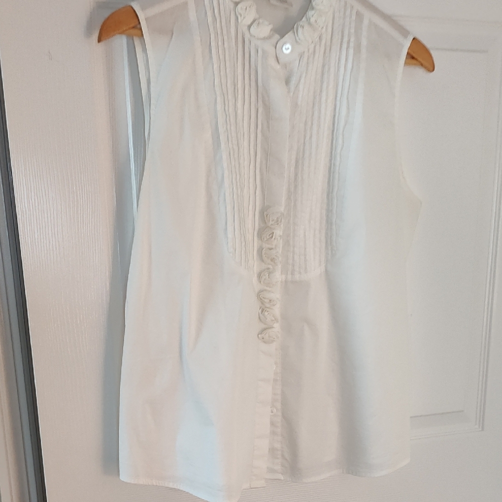 Weavz White Sleeveless Pleated Blouse with Mandarin Collar